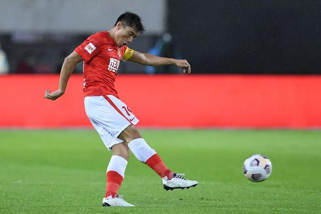 哈利伯顿26+11库里25+10+5 步行者力克勇士